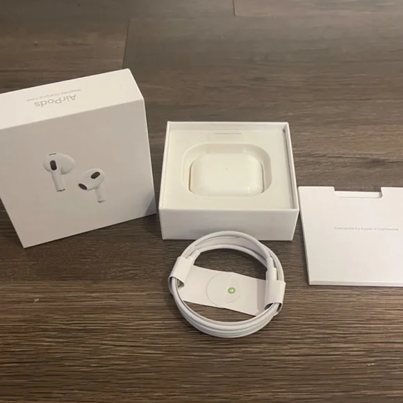 Apple Airpods With Charging Case